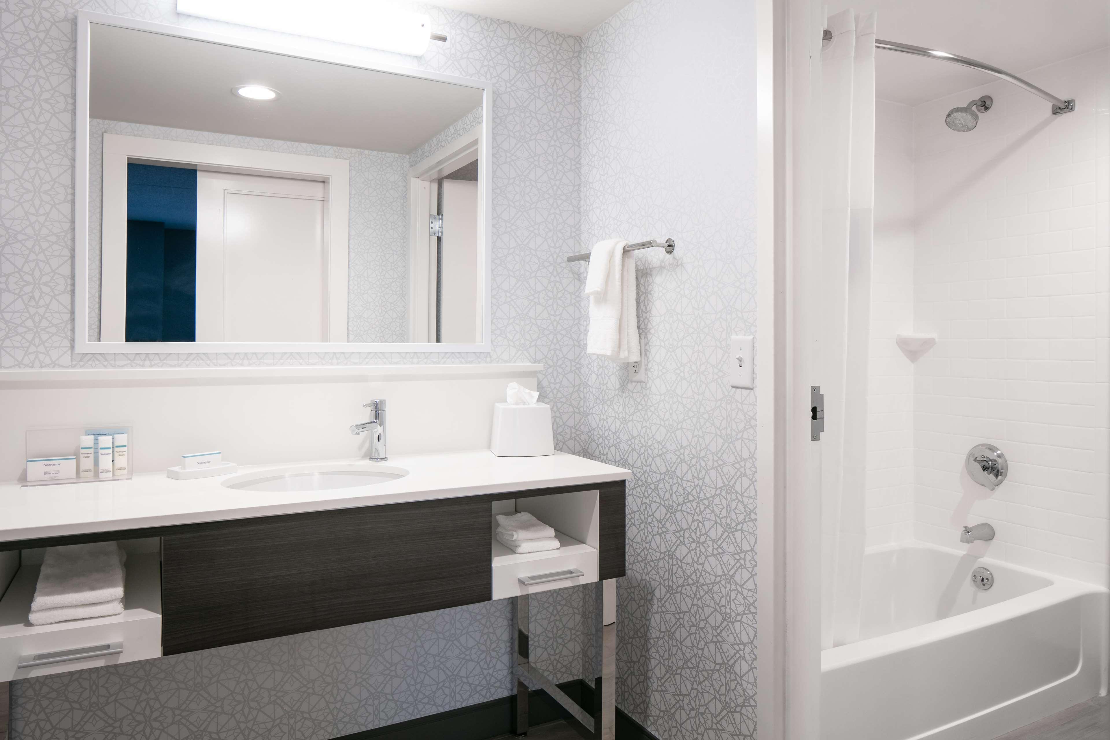 Hampton Inn Dubuque Ngoại thất bức ảnh