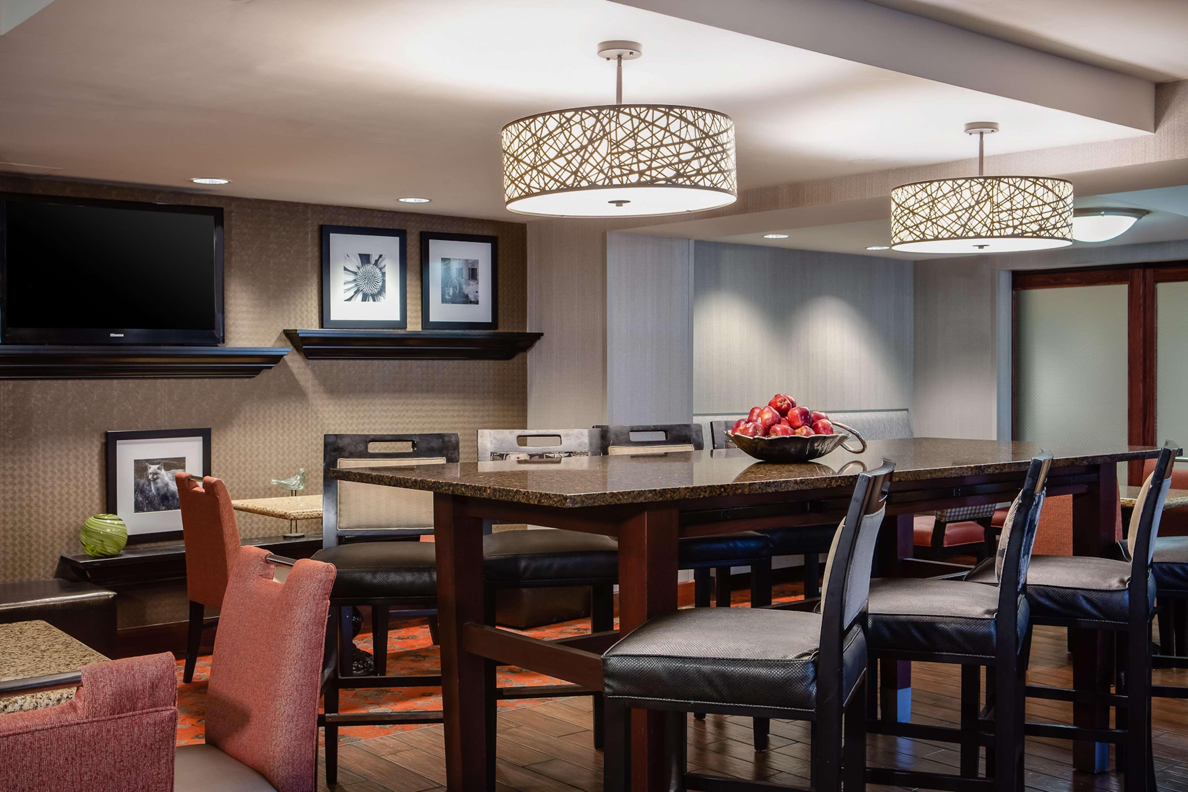 Hampton Inn Dubuque Ngoại thất bức ảnh